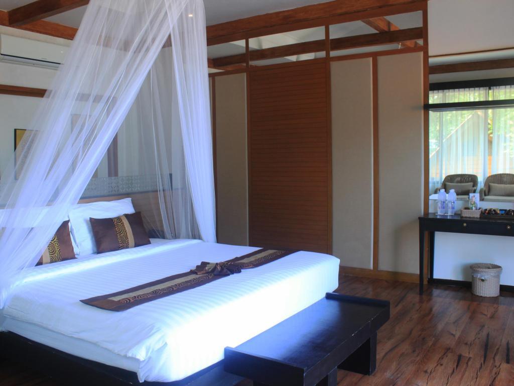 Phi Phi Long Beach Resort & Villa Exterior photo